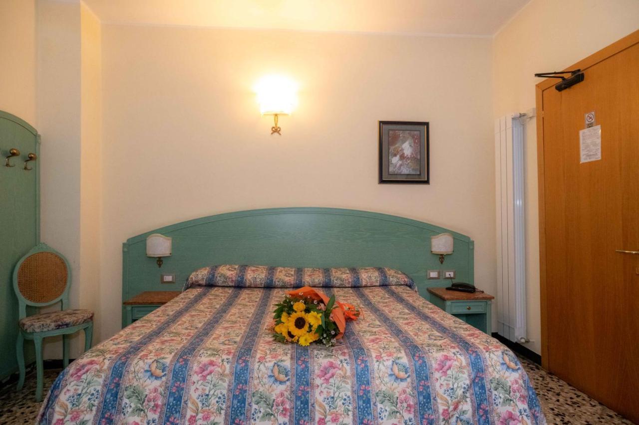 Hotel Magnolia Albenga Exterior foto